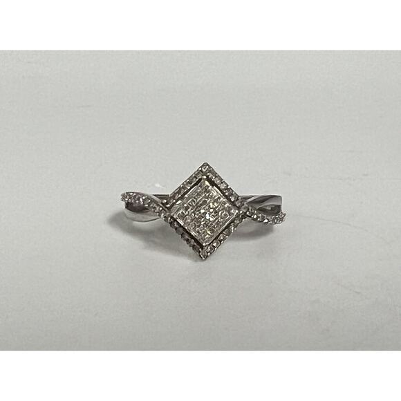 Gorgeous 10k White Gold Diamonds Ring 0.25 CT , Size 6 - Picture 13 of 16
